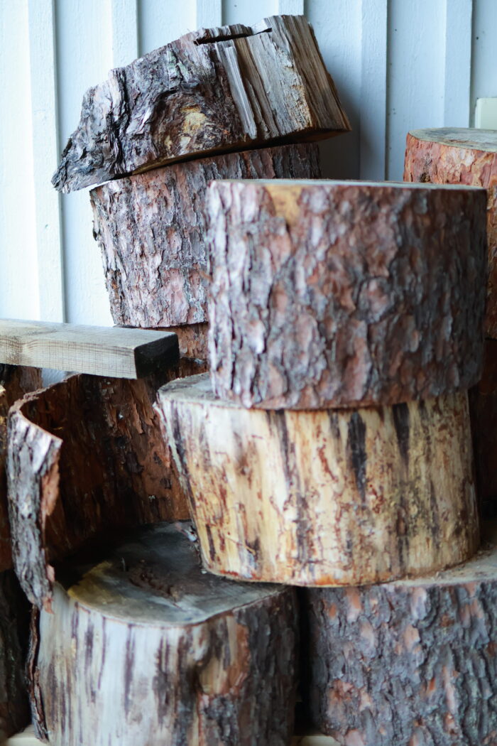 Staplad ved i olika storlekar